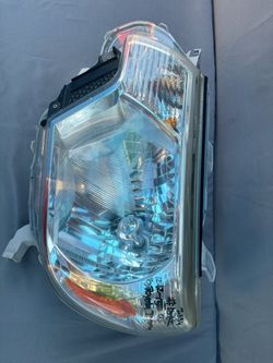 Toyota Tacoma 2012-15 left headlight