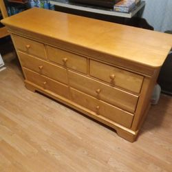 7 Drawer Solid Maple Dresser With Mirror 