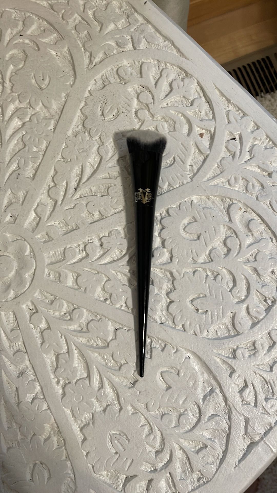 Like new Kat Von D #5 makeup brush KVD Beauty Lock-It Edge Foundation Brush