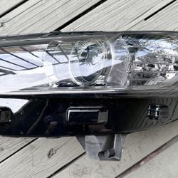 Ford Fusion 2014 Left (Driver Side) Headlights Black 