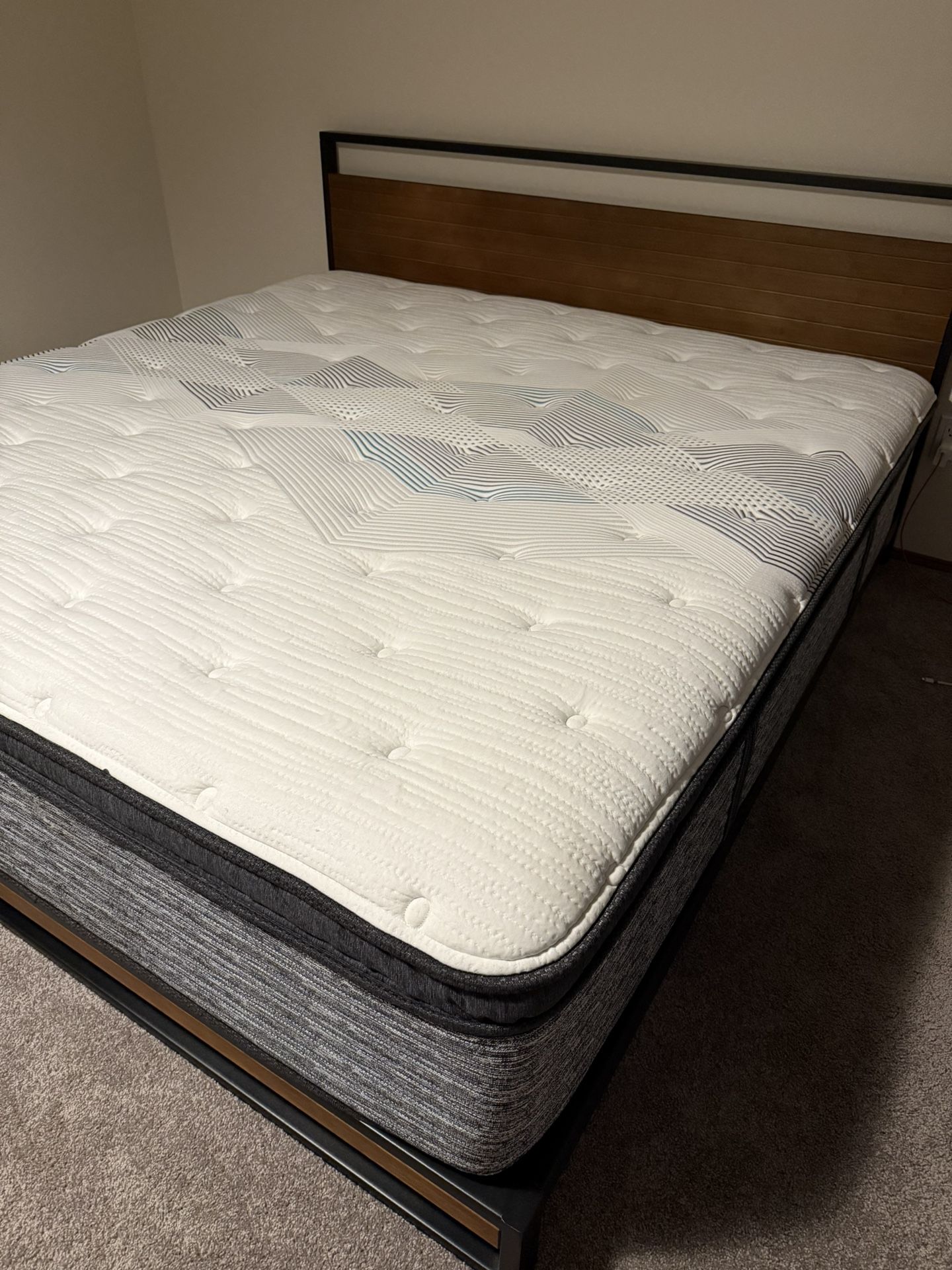 King size 17” Beautyrest Harmony Luxury Medium Pillow Top Mattress – Like New!