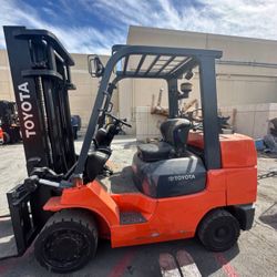 Forklift Toyota 8000 Lb 1300 Hours Only