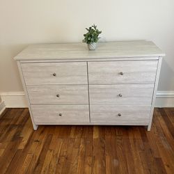 *Moving* NEW! 6 Drawer Dresser