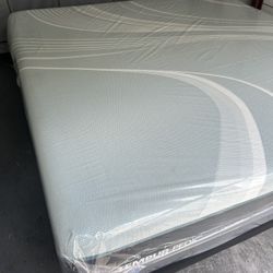 NEW MODEL King Tempurpedic ProAdapt 2.0 Medium Hybrid mattress 