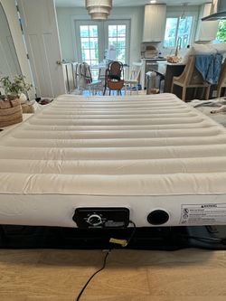 Grandin Road EZ Bed Queen Air Mattress w/ Built-In Pump & Frame - Like New