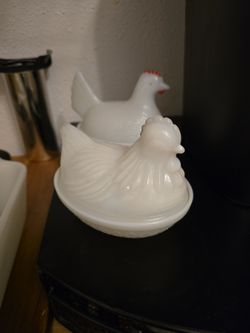 Vintage Milk Glass Hen Rooster Chicken