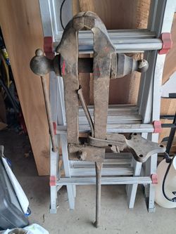 BLACKSMITH VISE