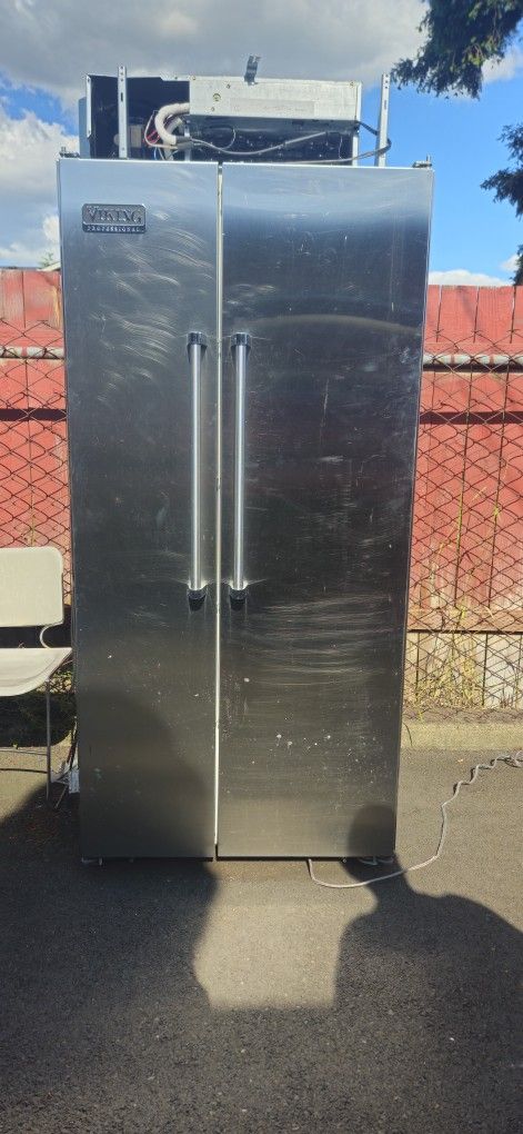 Viking Refrigerator 36in side by side.