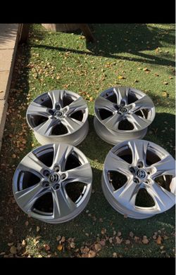 Stock 2024 Rav4 rims