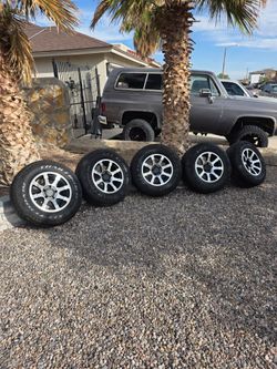 5 wheels and Tires 265/70r17 5 lug 5x5.5 for Ram .. 460$