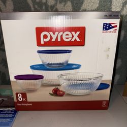 Pyrex 8-Piece Glass Mixing Bowl Set New in Box $25 OR BEST OFFER!!