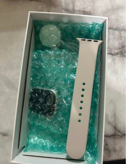 Apple Watch series 9 starlight with starlight sports loop band and charger