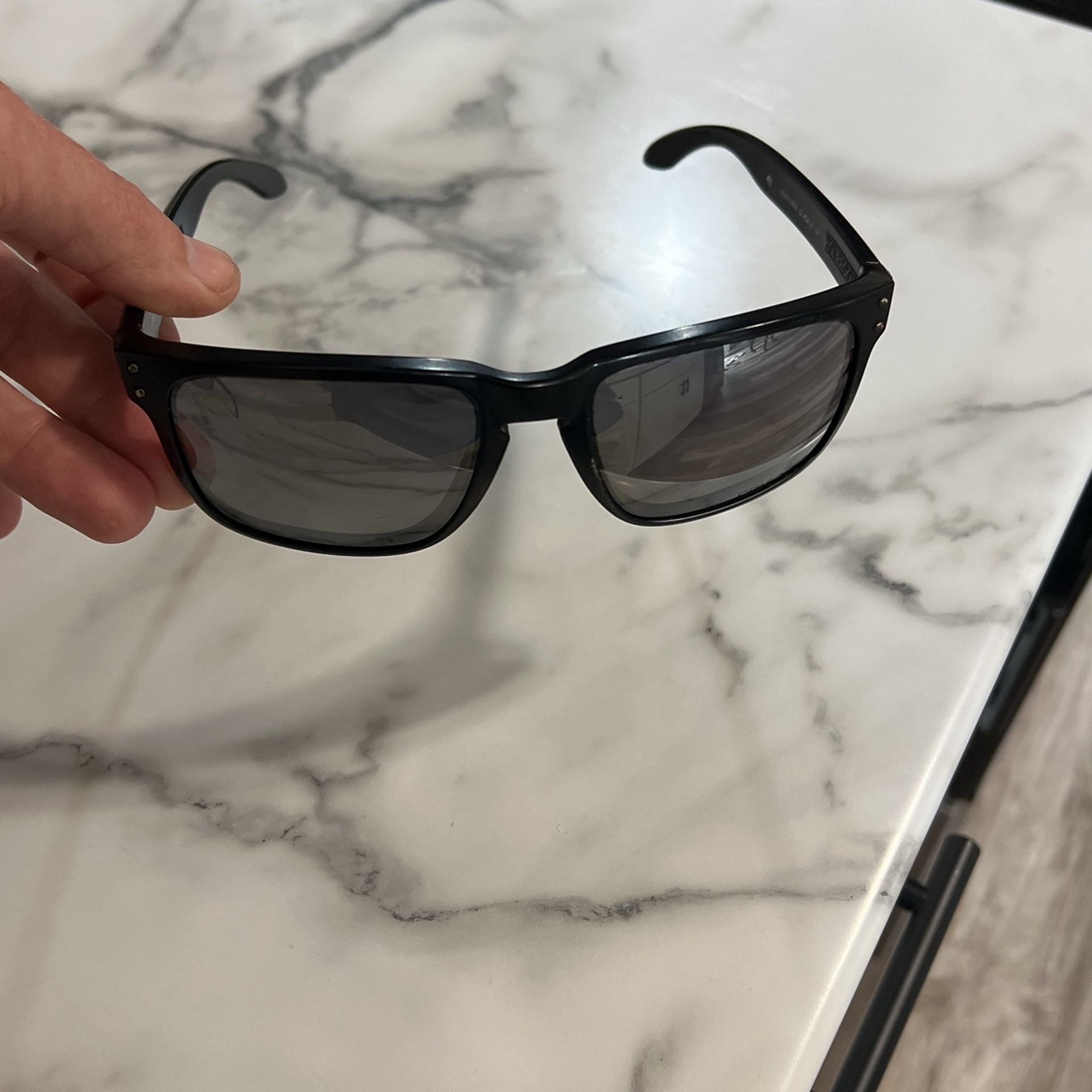 Oakley Holbrook