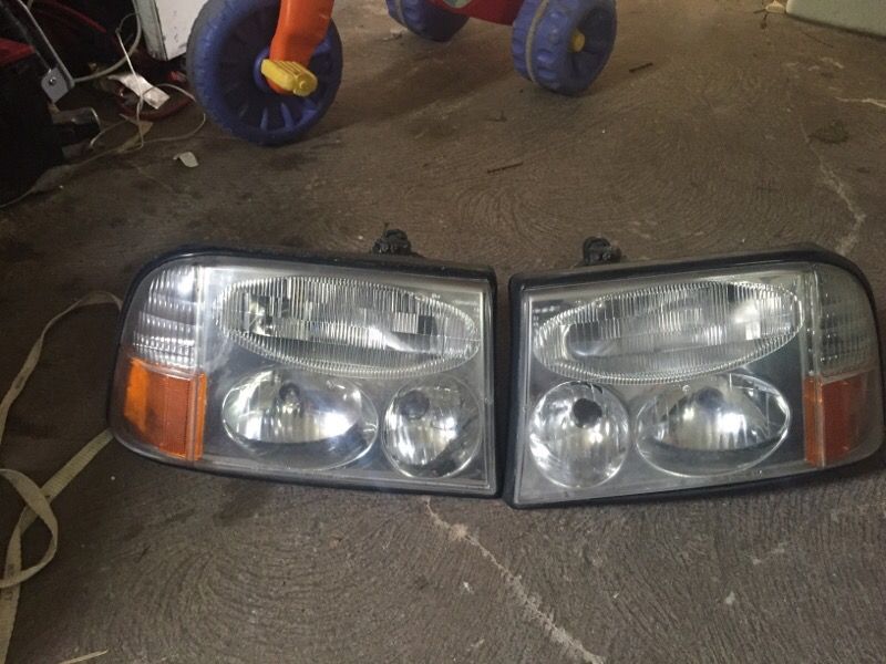 98-00 Gmc envoy headlights