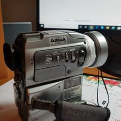 Sony DCR pc 120 Digital Video recorder minidv with Bluetooth + Camera Stand