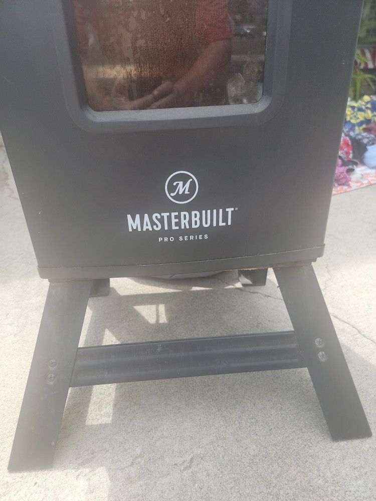 Masterbuilt Pro Series Smoker for Sale in La Verne, CA OfferUp