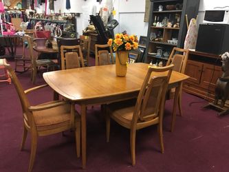 Table & Chairs