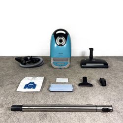 Miele Aquarius Vacuum Cleaner w/ all attachments