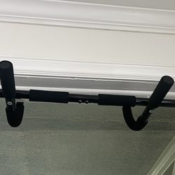 Pull up door bar