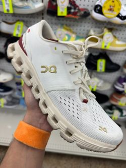 ON RUNNING CLOUD X 4 'IVORY CREAM' SNEAKERS SIZE 10 USED