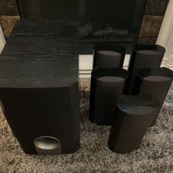5 ONKYO Surround Sound Speakers 1 SKB-640, 2 SKM-640S, 1 SKF-640F 110W / 8 Ohms