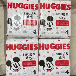 HUGGIES Baby Diapers Size 4 Snug & Dry