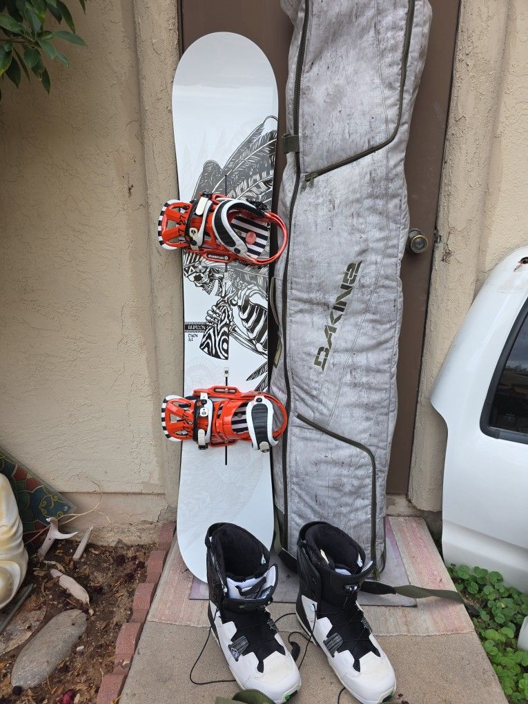 Burton Twin Snowboard Set! Boots Bag Board Bindings