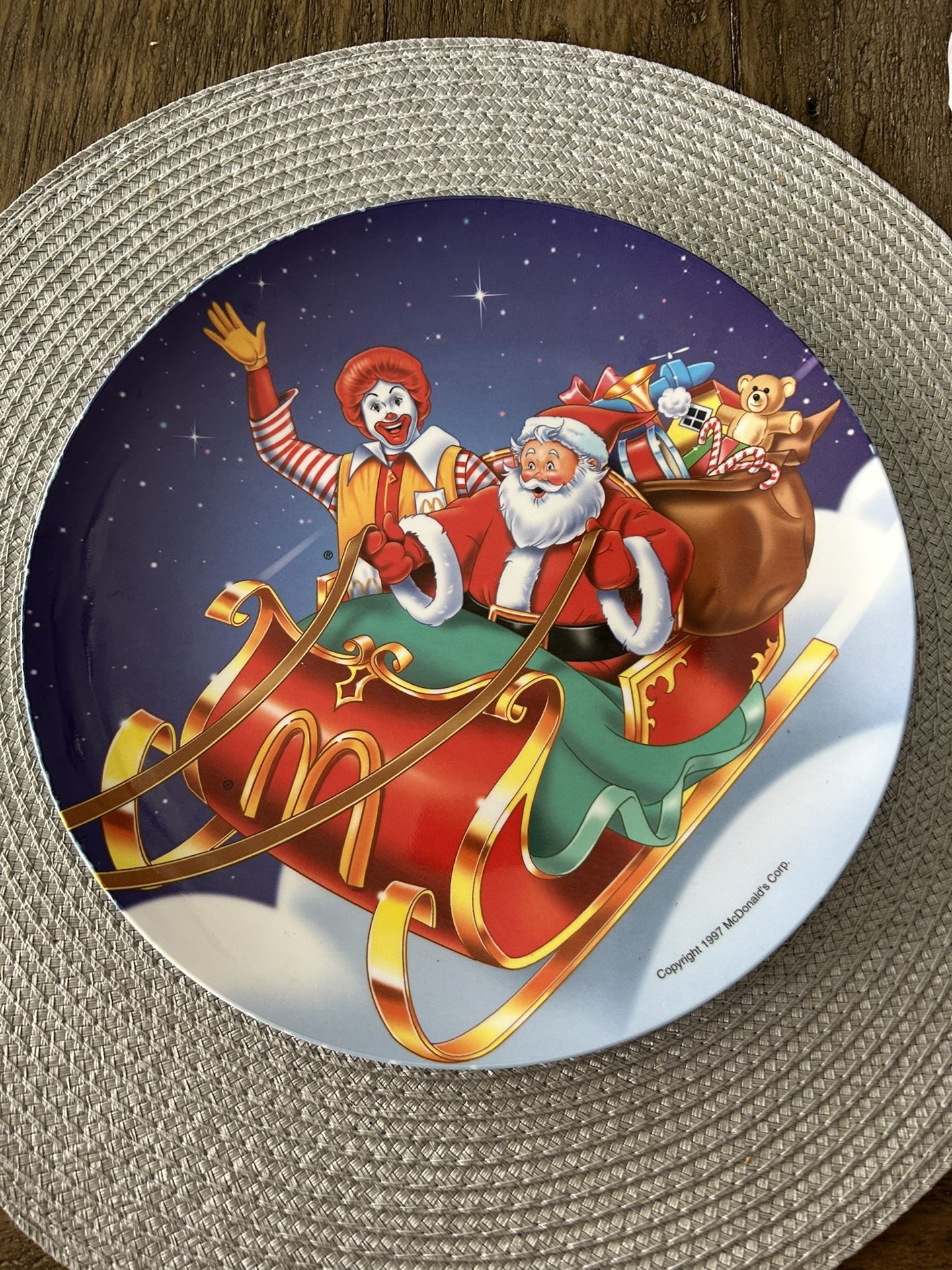Vintage 1997 McDonald’s Christmas Holiday Santa and Ronald 9.5” Plastic Plate