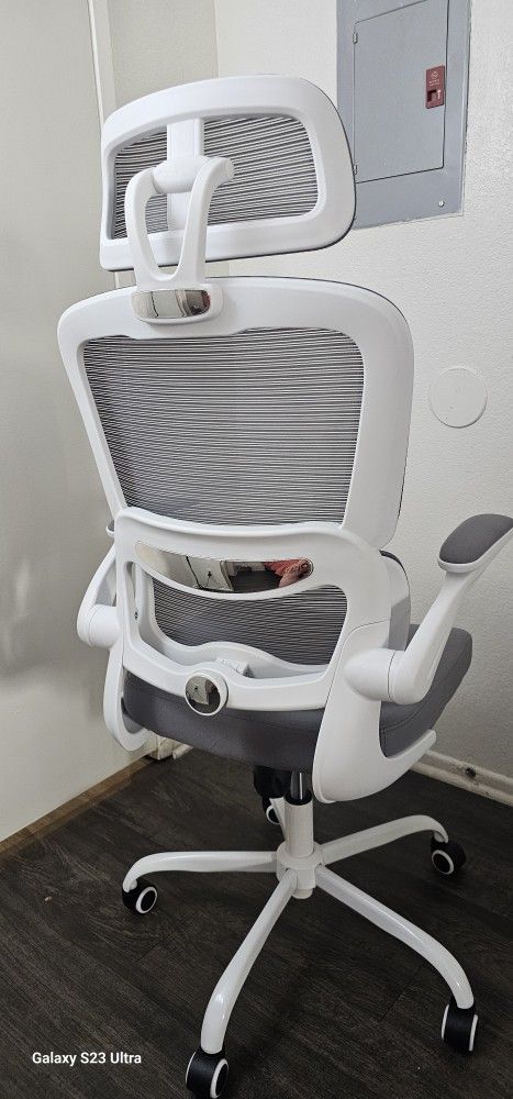 Office or game chair is completely new, with no use, just taking it out of the box and assembling it.