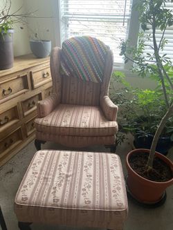 Chair and Ottoman Set 