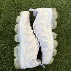 Nike Air VaporMax Plus triple white