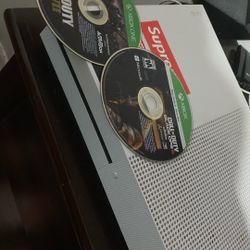 MS Xbox One S (781 GB) With Black Ops 6 And Battery Charger 