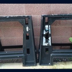 Husky Plastic Sawhorses. 1 Pair 