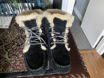 UGG Booties  Size 8 Black Suede Leather Chickaree Mocassins Shearling Lace Up