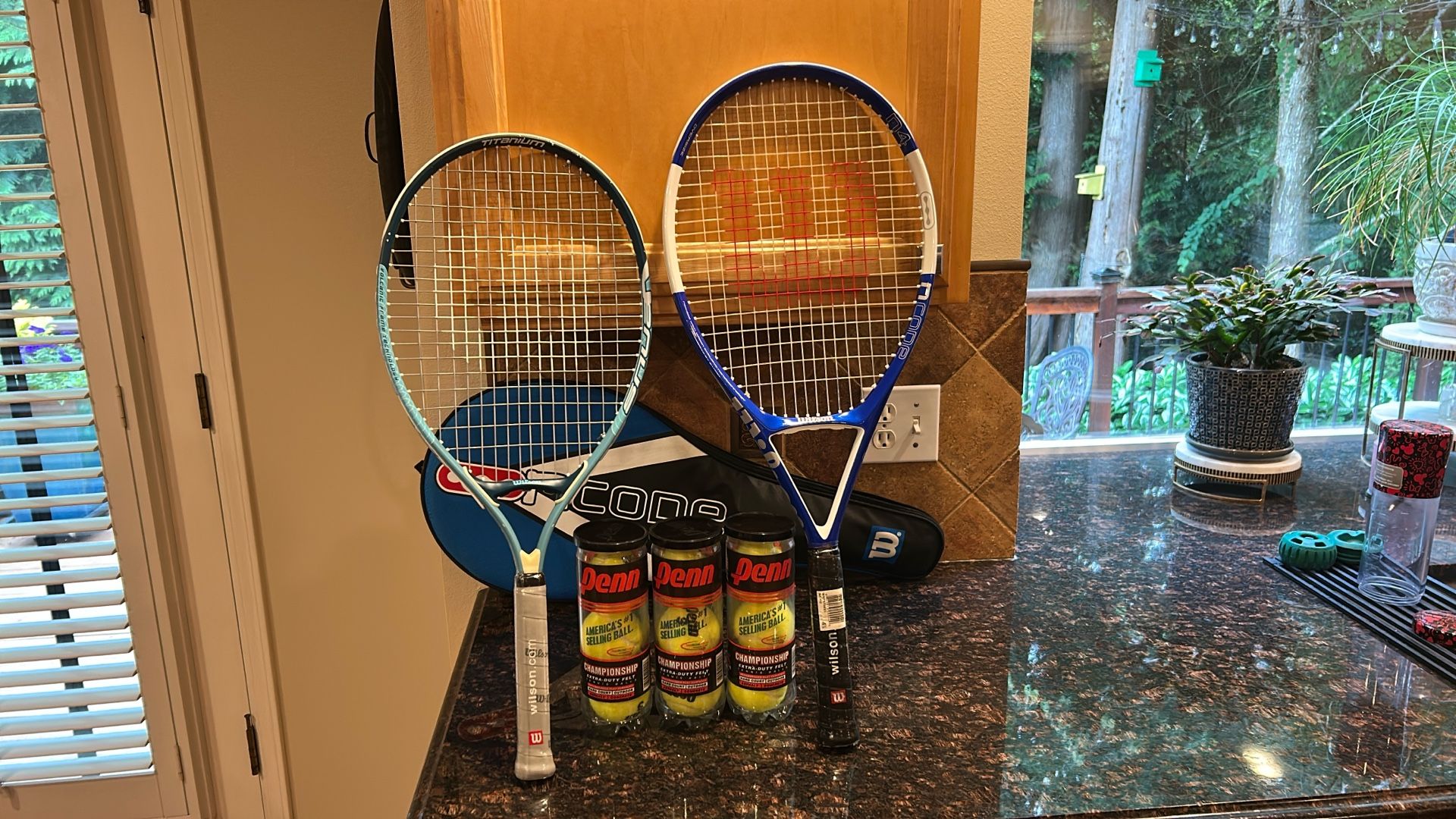 New Wilson Tennis Set With Balls And Case