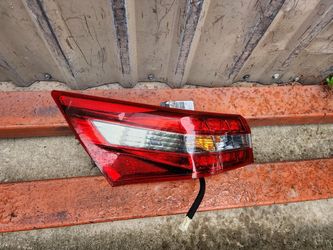 2016-2018 Toyota Avalon Left Side Taillight Used Oem