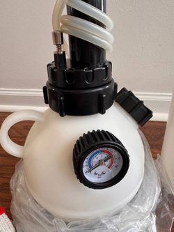 2L Manual Brake Bleeder Fluid Pump, One Man Professional Brake Bleeder Kit Suitable for Honda
