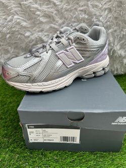 New Balance 1906 Kids Sneakers Grey Purple size 6