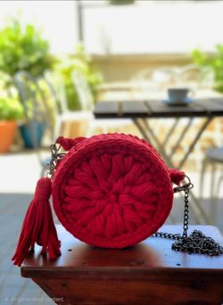 Bolsa Bromélia, handcrafted handbag created by  Brazilian brand MARIA CREATIVA