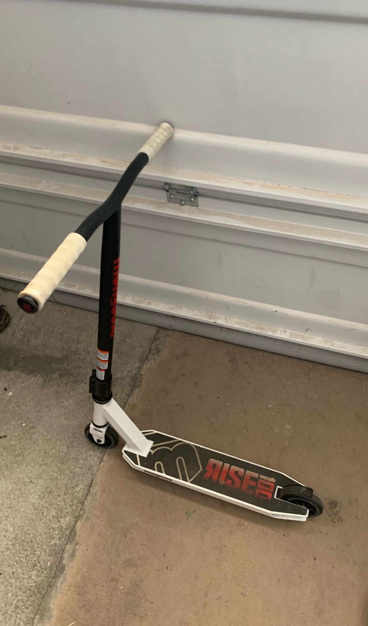 Mongoose Rise 100 Freestyle Stunt Kick Scooter