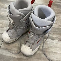 SNOWBOARDING BOOTS