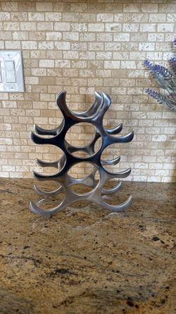 Wine bottle holder