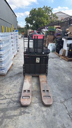 Raymond Electric Pallet Jack