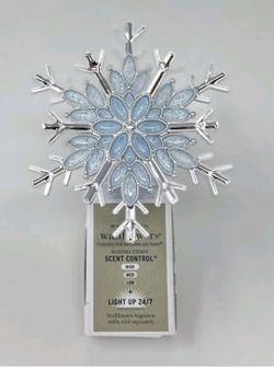 Bath & Body Works Blue Silver Snowflake Light Up Wallflower Plug In Holiday
