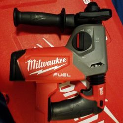 Milwaukee 1" Rotary Hammer 