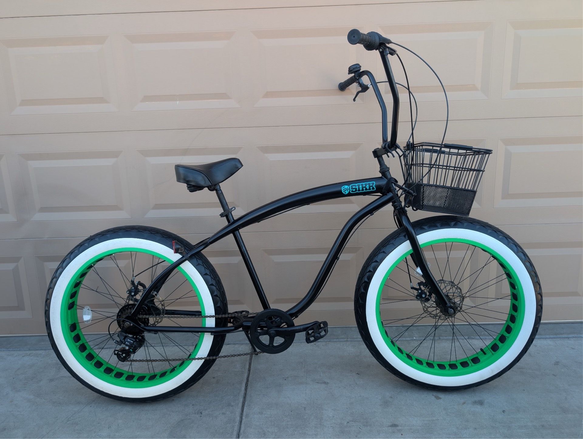 26"x4.0. FAT TIRES SIKK MENS BEACH CRUISER BIKE. (L). 1X7 SPEEDS. EXCELLLENT CONDITION WITH FRESHLY TUNE UP 👌🏼