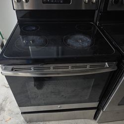 STAINLESS STEEL  GE STOVE OVEN