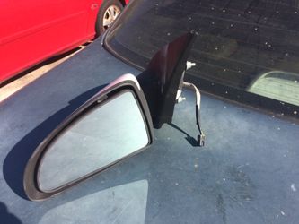 2006 chevy cobalt driver side mirror electric, white color.