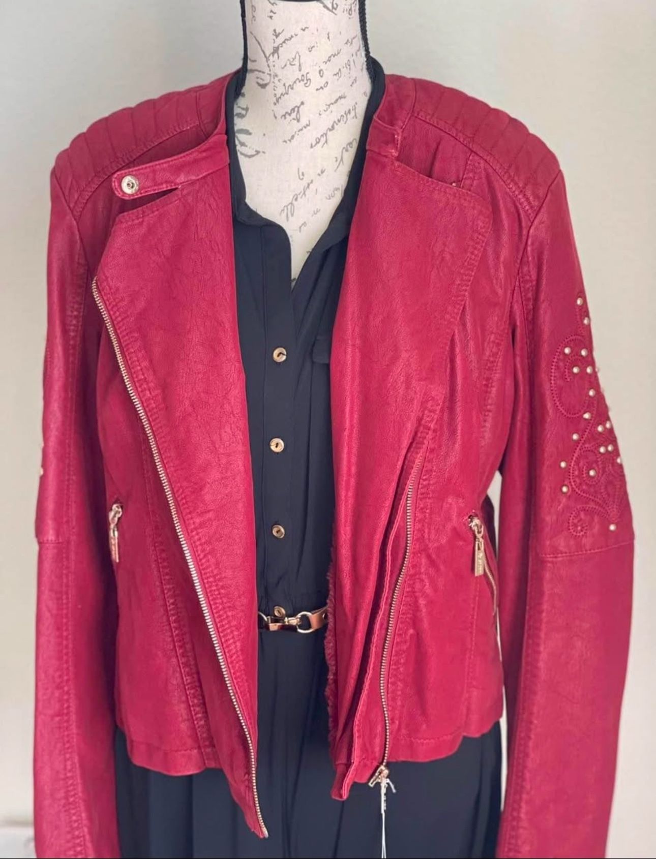 New Short Jacket (medium to Large)/chamarra mediana a grande