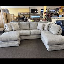 Couch Needs To Go Asap Not Even A Year Old $400 Obo Have To Pickup!!!!